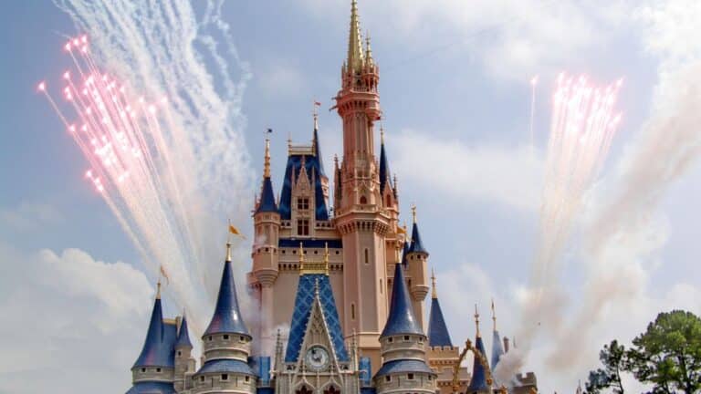 Disneyland s deťmi: ako sa zabaviť, ale neskrachovať