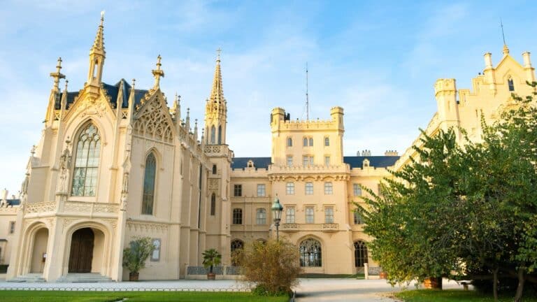 Lednice: ako prežiť deň v jednom z najkrajších zámkov Česka