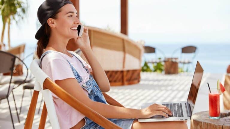 Home office from exotic locations: the dream job that anyone can have