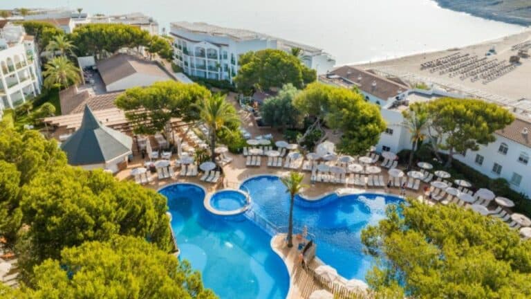 Lacné dovolenky 2025: kompletný sprievodca, ktorý vám ušetrí stovky eur