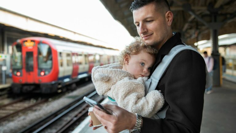 Traveling with Children: Tips for Airplane, Transfer, and Hotel